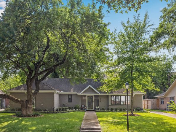 2514 Briarbrook Drive, Houston TX 77042