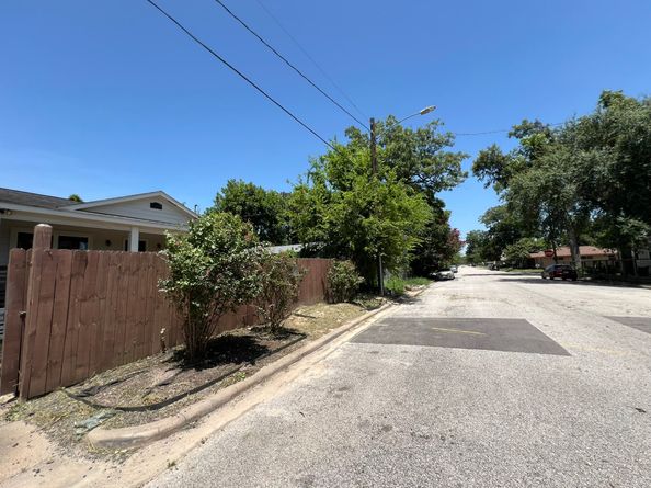 1309 Tarley Street, Houston TX 77009