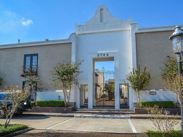 2744 Briarhurst Drive 36, Houston TX 77057