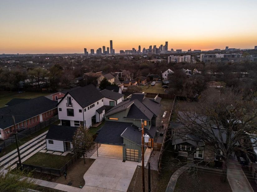 1610 Harvey A, Austin TX 78702