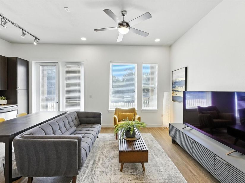 1900 Barton Springs RD 2003, Austin TX 78704