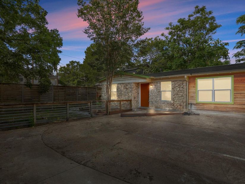 1705 E 14th ST B, Austin TX 78702