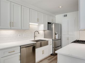505 W 7th ST