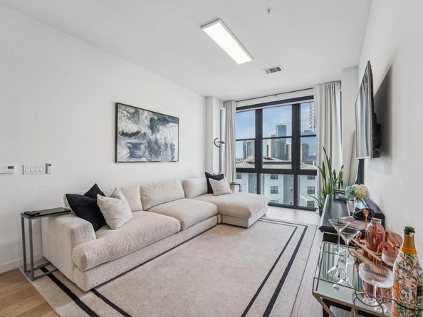 800 Embassy DR 429, Austin TX 78702