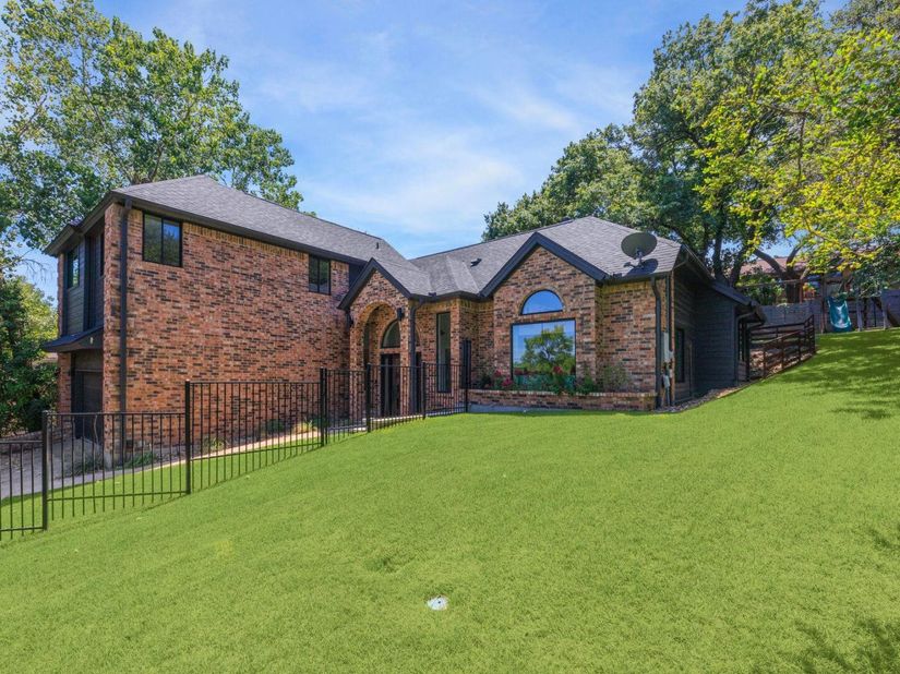 3911 Dry Creek DR, Austin TX 78731