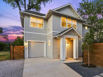 210 W Mockingbird LN