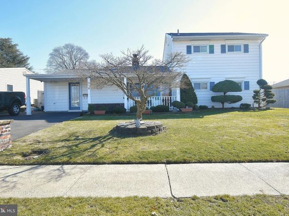 8 Summer Lane, Levittown PA 19055