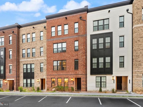 7461 Backett Wood Terrace 1213, Mclean VA 22102