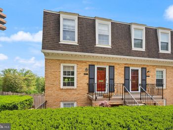 3267 Sutton Place NW