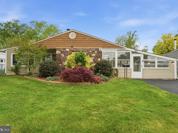 47 Thornyapple Lane, Levittown PA 19054