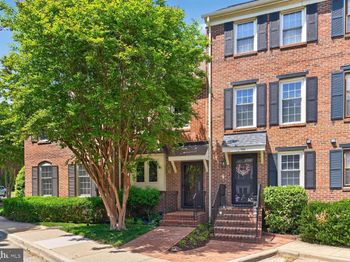 711 W Abingdon Court