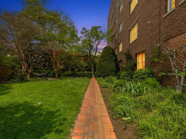 1661 Crescent Place NW 102W, Washington DC 20009