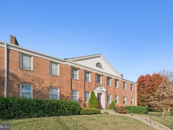 2813 Arlington Boulevard