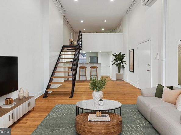 1528 Pine Street 1F, Philadelphia PA 19102