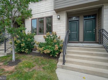 407 Lakeview Court