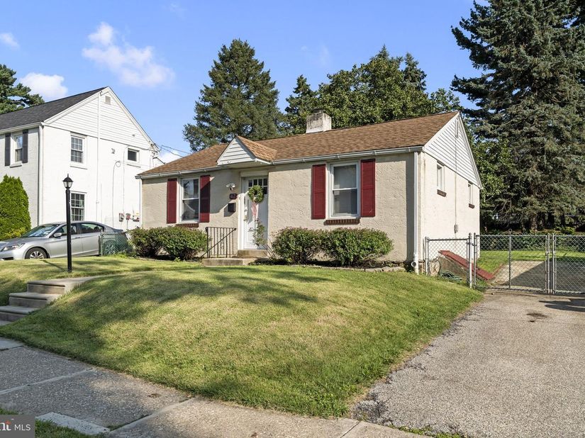 467 Evergreen Avenue, Philadelphia PA 19128