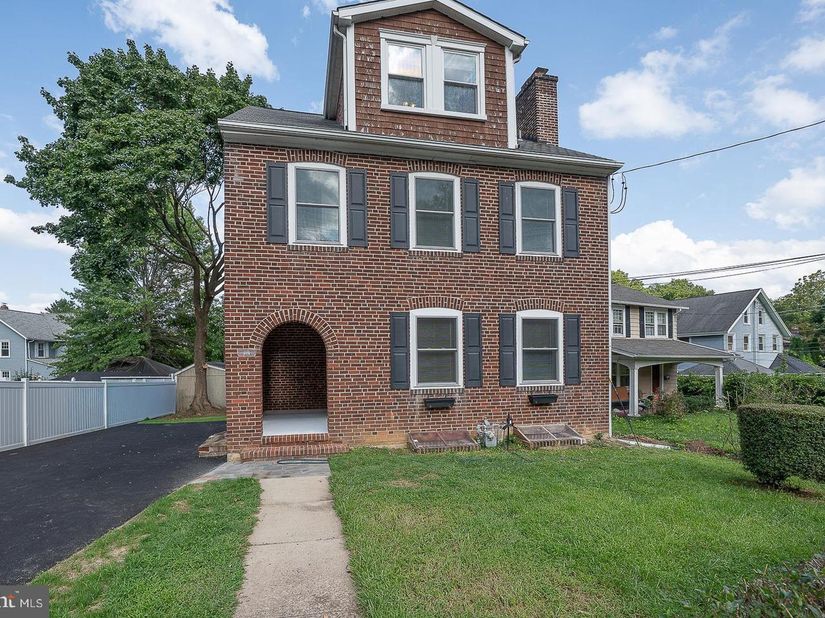 107 W Circular Avenue, Paoli PA 19301