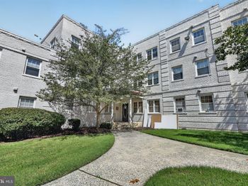 3872 9TH Street SE
