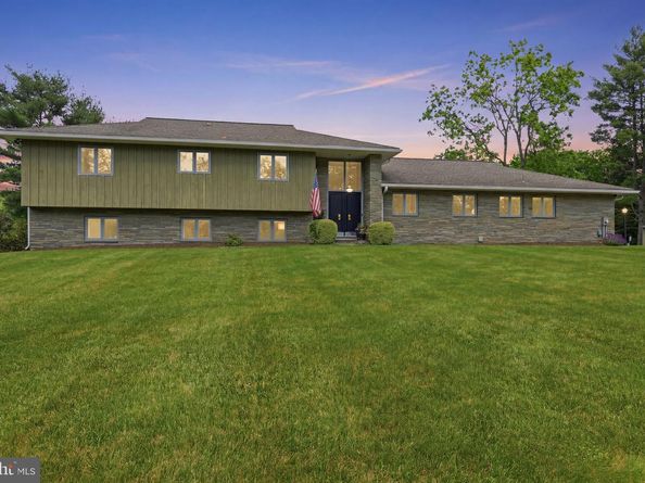 33 Woodhill Road, Newtown PA 18940