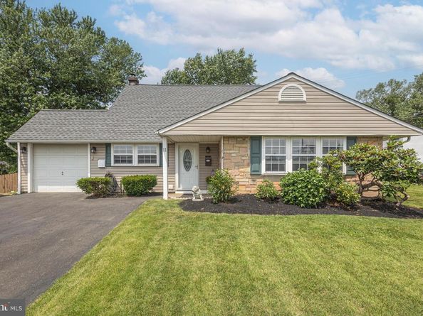 11 High Road, Levittown PA 19056