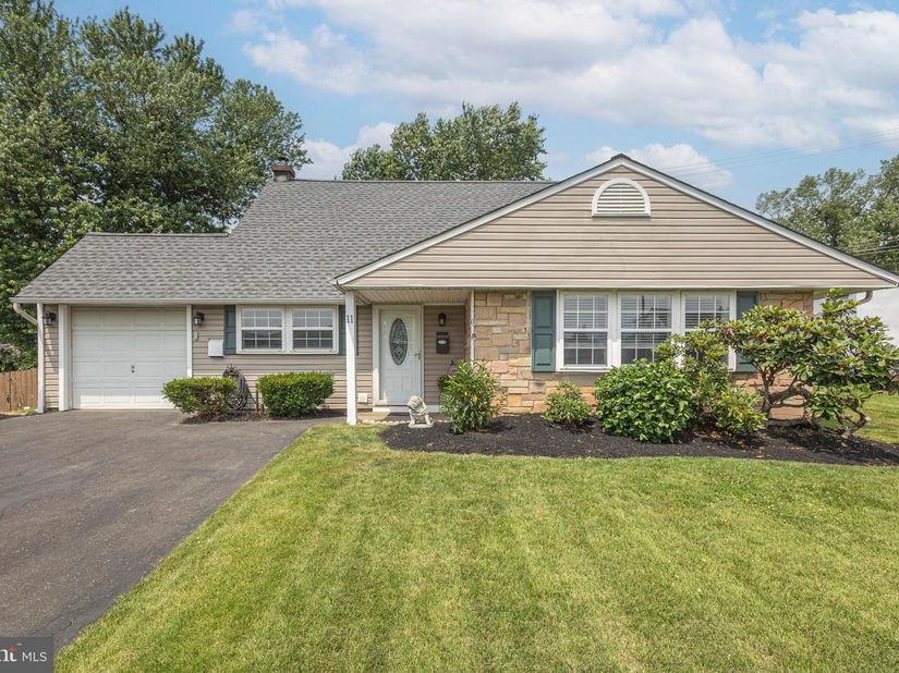 11 High Road, Levittown PA 19056