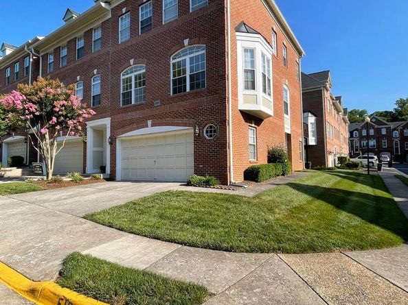 20381 Fallsway Terrace, Sterling VA 20165