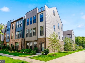 2483 Liberty Loop