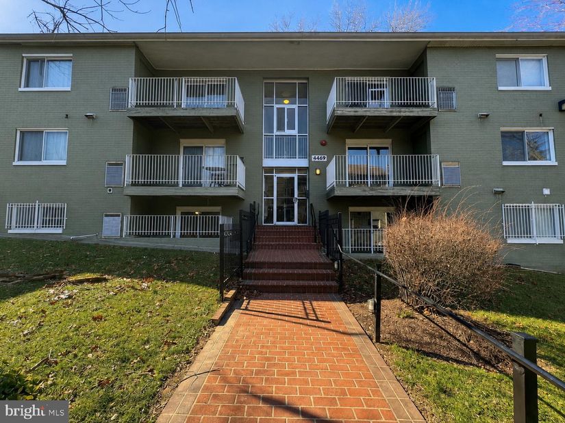 4469 B Street SE 103, Washington DC 20019