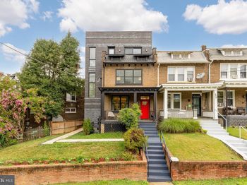 502 Edgewood Street NE