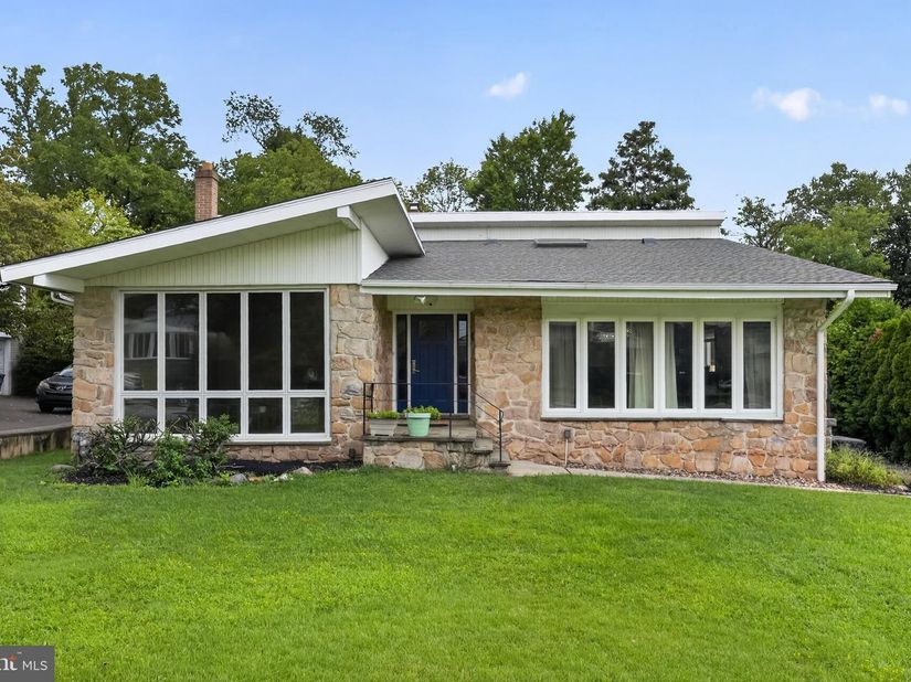 7931 Oak Hill Drive, Cheltenham PA 19012