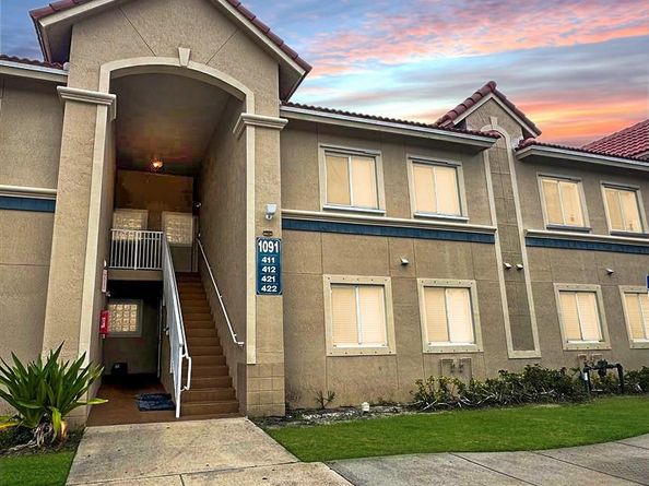 1091 Golden Lakes Boulevard 422, West Palm Beach FL 33411