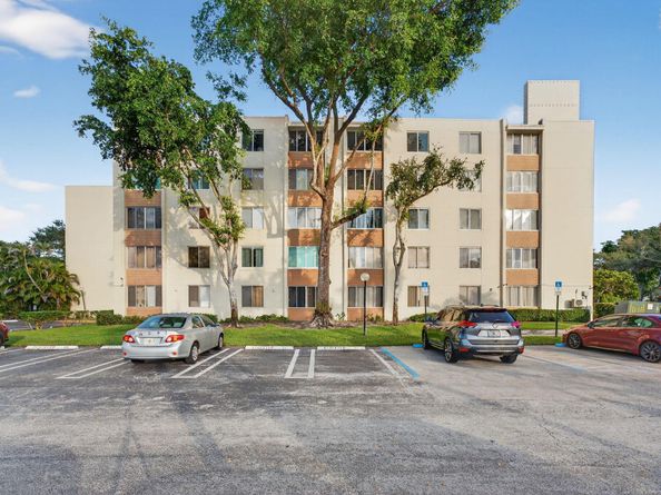 3215 Riverside Drive C402, Coral Springs FL 33065