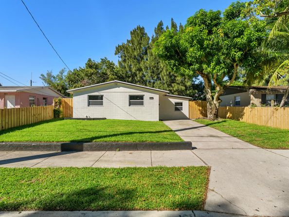 4903 Pinewood Avenue, West Palm Beach FL 33407