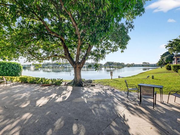 94 Stratford G, West Palm Beach FL 33417