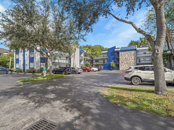 3150 Holiday Springs Blvd 103, Margate FL 33063