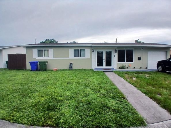 640 SW 68th Ter, Pembroke Pines FL 33023