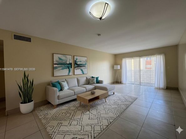 3700 NW 21st Street 304, Lauderdale Lakes FL 33311