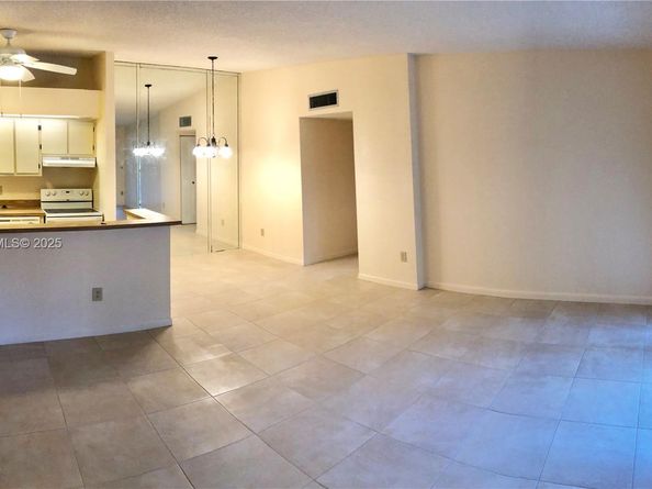9674 S Belfort Circle 202, Tamarac FL 33321