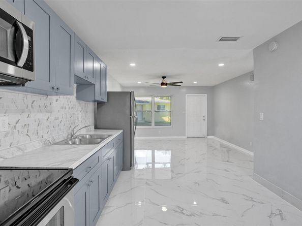 260 NE 41st St, Oakland Park FL 33334