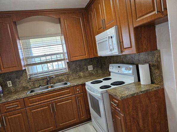 5300 Washington Street B329, Hollywood FL 33021