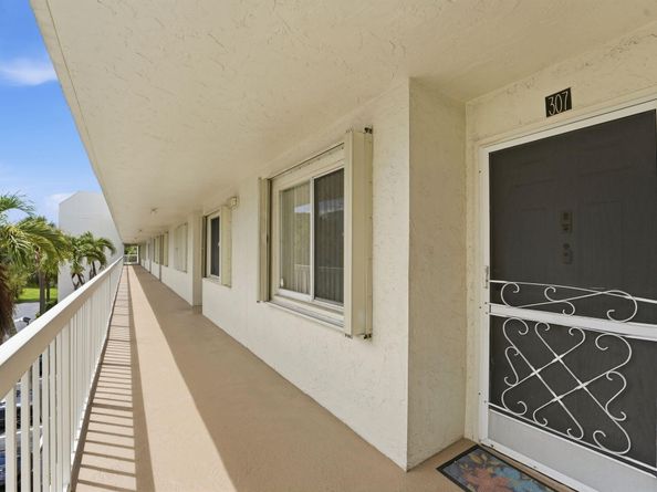 3146 Via Poinciana 307, Lake Worth FL 33467