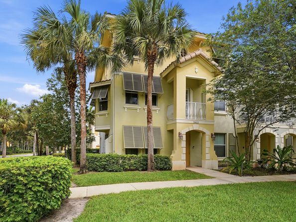 3902 White Peacock Lane, Coconut Creek FL 33073