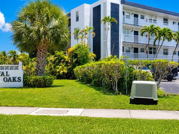 447 NE 195th Street 117, Miami FL 33179