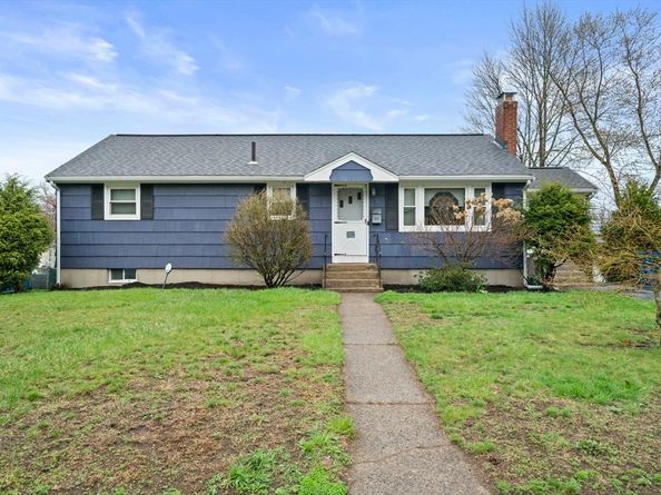 11 Mcauliffe Rd, Randolph MA 02368