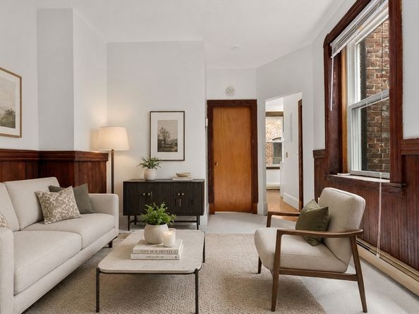 33 Charter St 3R, Boston MA 02113