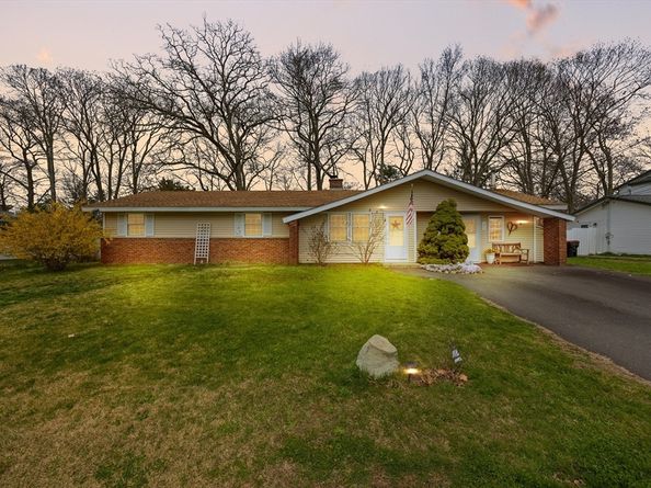 172 Lisa Dr, Brockton MA 02302