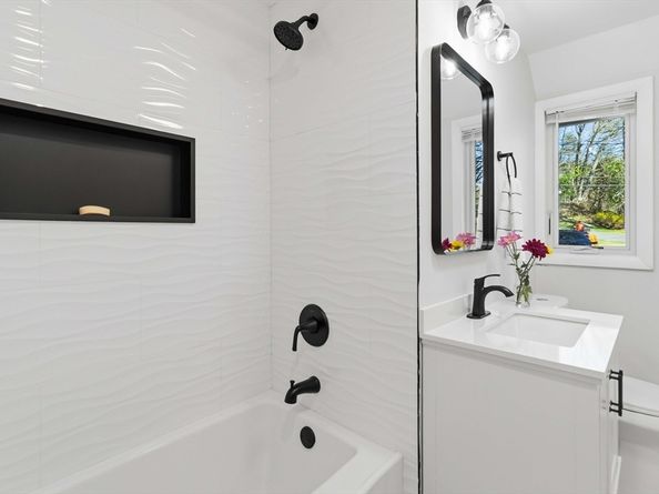 43 Orient St, Worcester MA 01604