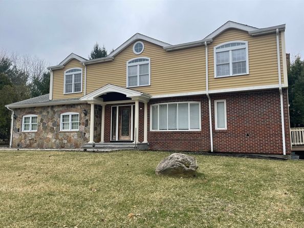 243 Weatherbee Dr, Westwood MA 02090