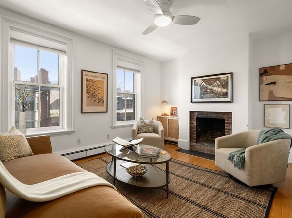 102 Charles St C, Boston MA 02114