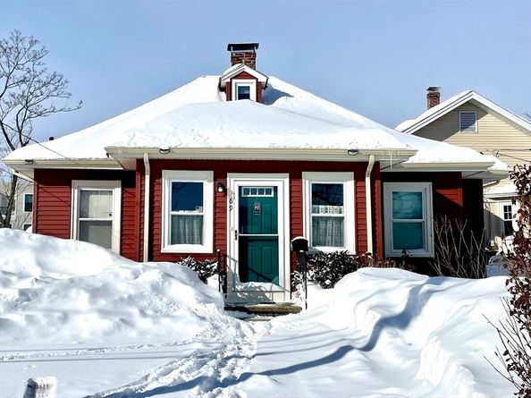 69 Ash Street, Reading MA 01867